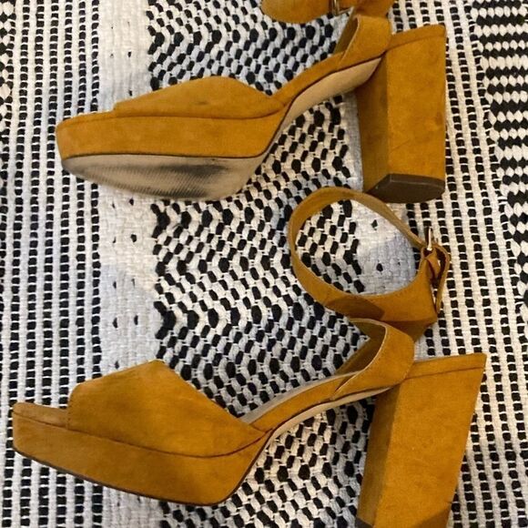 Callisto California Yellow Sandals 8.5 - Picture 13 of 16